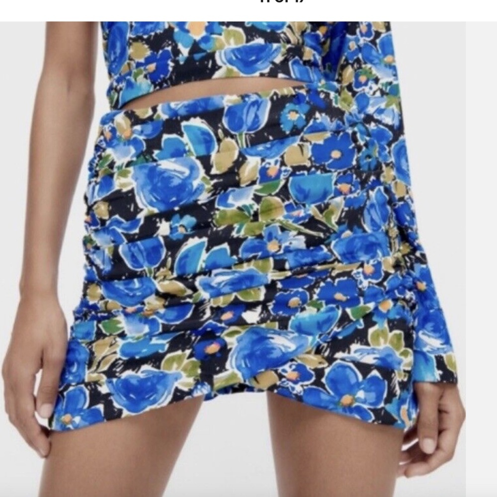 Zara printed blue floral mini skirt (XS)